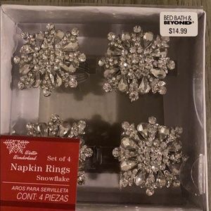 Tablecloth and napkin rings